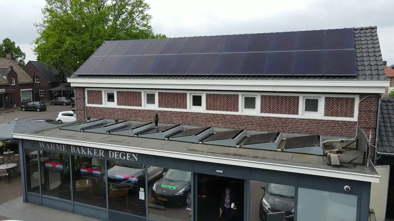 Zonnepanelen bij Bakkerij Degen in Overloon