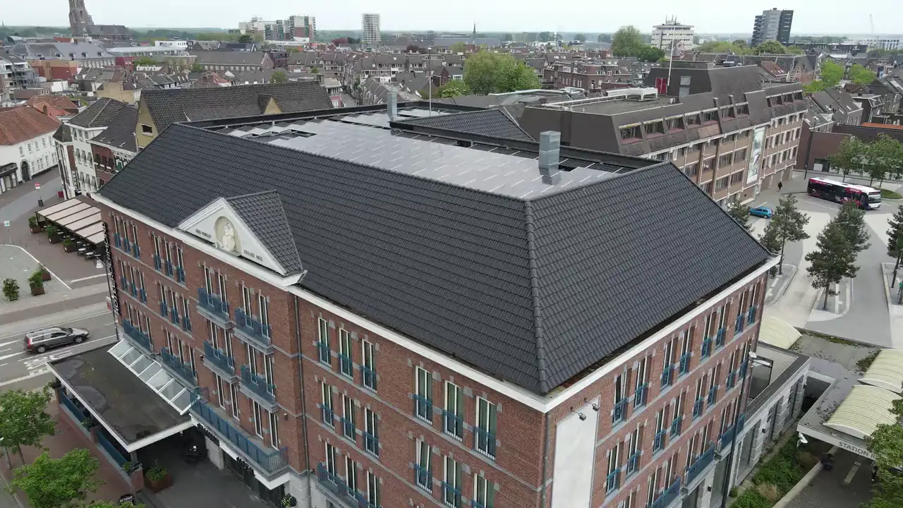 Zonnepanelen bij Hotel Roermond